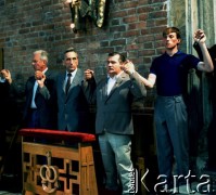 1989, Gdańsk, Polska.
Andrzej Wieowieyski, Tadeusz Mazowiecki i Lech Wałęsa w kościele św. Brygidy.
Fot. Wojciech Druszcz, zbiory Ośrodka KARTA