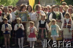 1991, Wilno, Litwa.
Kobiety i dzieci zgromadzone przed parlamentem.
Fot. Wojciech Druszcz, zbiory Ośrodka KARTA