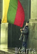 Zima 1990, Wilno, Litwa.
Chłopiec z flagą Litwy.
Fot. Wojciech Druszcz, zbiory Ośrodka KARTA