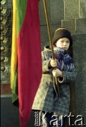 Zima 1990, Wilno, Litwa.
Chłopiec z flagą Litwy.
Fot. Wojciech Druszcz, zbiory Ośrodka KARTA