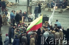Styczeń 1991, Wilno, Litwa.
Tłum zgromadzony na placu przed gmachem parlamentu.
Fot. Wojciech Druszcz, zbiory Ośrodka KARTA