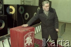 9.02.1991, Litwa.
Referendum w sprawie niepodległości Litwy. Mężczyzna przy urnie.
Fot. Wojciech Druszcz, zbiory Ośrodka KARTA
