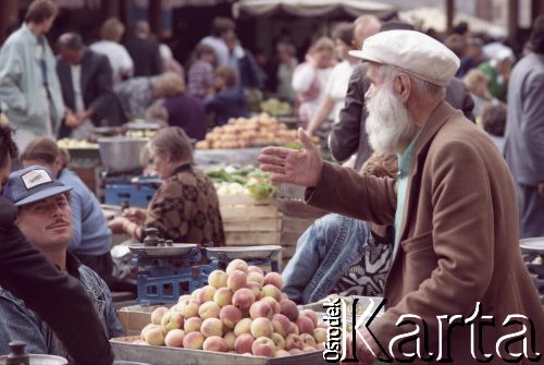 1991, Ryga, Łotwa.
Bazar.
Fot. Wojciech Druszcz, zbiory Ośrodka KARTA