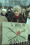 Styczeń 1991, Ryga, Łotwa
Kobieta z antyradzieckim transparentem podczas manifestacji.
Fot. Wojciech Druszcz, zbiory Ośrodka KARTA