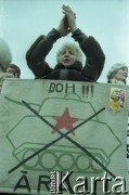 Styczeń 1991, Ryga, Łotwa
Kobieta z antyradzieckim transparentem podczas manifestacji.
Fot. Wojciech Druszcz, zbiory Ośrodka KARTA