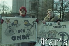 Marzec 1991, Ryga, Łotwa
Kobiety z antyradzieckimi transparentami podczas manifestacji.
Fot. Wojciech Druszcz, zbiory Ośrodka KARTA