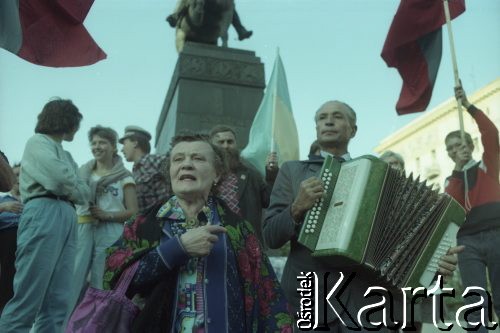 Wiosna 1991, Moskwa, Rosja.
Miasto w dniach kampanii prezydenckiej. Manifestacja zwolenników Borysa Jelcyna na placu Sowieckim.
Fot. Wojciech Druszcz, zbiory Ośrodka KARTA