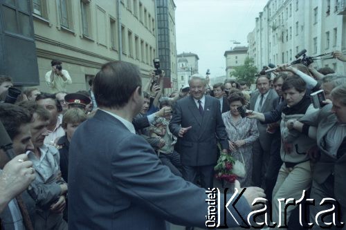 Wiosna 1991, Moskwa, Rosja.
Kampania prezydencka, Borys Jelcyn z żoną Nainą podczas spotkania z wyborcami.
Fot. Wojciech Druszcz, zbiory Ośrodka KARTA