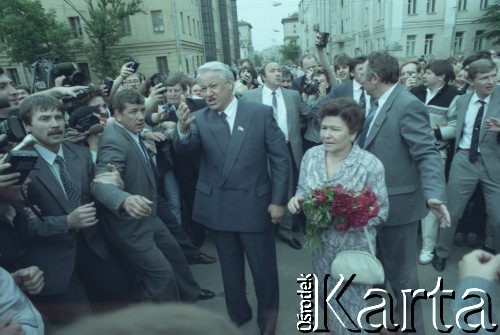 Wiosna 1991, Moskwa, Rosja.
Kampania prezydencka, Borys Jelcyn z żoną Nainą podczas spotkania z wyborcami.
Fot. Wojciech Druszcz, zbiory Ośrodka KARTA