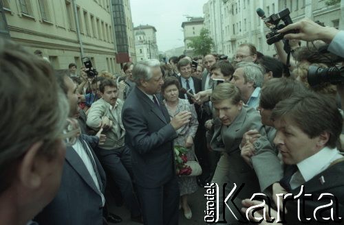 Wiosna 1991, Moskwa, Rosja.
Kampania prezydencka, Borys Jelcyn z żoną Nainą podczas spotkania z wyborcami.
Fot. Wojciech Druszcz, zbiory Ośrodka KARTA