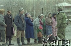 Luty 1991, Osetia Południowa.
Konflikt gruzińsko-osetyński. Żołnierze rosyjscy ewakuują wioski będące pod ostrzałem.
Fot. Wojciech Druszcz, zbiory Ośrodka KARTA