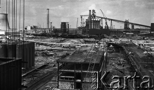 1974, Dąbrowa Górnicza, Polska.
Budowa Huty Katowice - największego i najnowocześniejszego w PRL kombinatu metalurgicznego.
Fot. Wojciech Druszcz, zbiory Ośrodka KARTA
