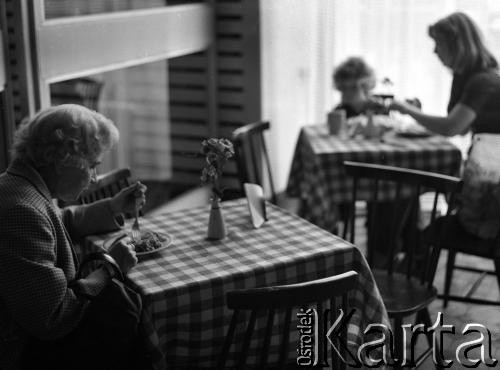 1980, Warszawa, Polska.
Bar mleczny.
Fot. Wojciech Druszcz, zbiory Ośrodka KARTA