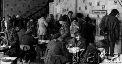 1978, Warszawa, Polska.
Kolejka w barze mlecznym.
Fot. Wojciech Druszcz, zbiory Ośrodka KARTA