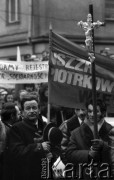 10.02.1981, Warszawa, Polska.
Manifestacja rolników przed siedzibą Sądu Najwyższego w związku z rozprawą rewizyjną w sprawie rejestracji Niezależnego Samorządnego Związku Zawodowego Rolników Indywidualnych 