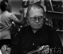 1996, Kraków, Polska.
Poeta, laureat literackiej nagrody Nobla Czesław Miłosz. 
Fot. Wojciech Druszcz, zbiory Ośrodka KARTA