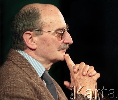 1997, Warszawa, Polska.
Dramaturg, pisarz Sławomir Mrożek. 
Fot. Wojciech Druszcz, zbiory Ośrodka KARTA