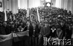 1.05.1982, Gdańsk, Polska.
Msza św. w kościele św. Brygidy, przed niezależną manifestacją z okazji 1 Maja. Widoczny transparent z napisem 