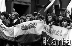 1.05.1982, Gdańsk, Polska.
Stan wojenny - niezależna manifestacja 1-Majowa na ulicy Gdańska. 
Fot. Leszek Pękalski, zbiory Ośrodka KARTA