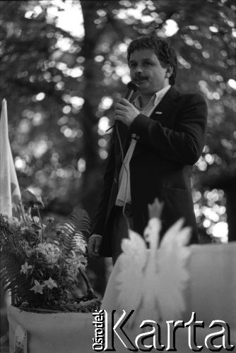 Maj 1989, Pszczółki, Polska.
Lech Kaczyński podczas spotkania z kandydatami Komitetu Obywatelskiego 