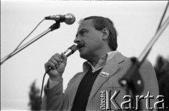 Maj 1989, Gdynia, Polska.
Kandydat do Sejmu Krzysztof Dowgiałło na wiecu 