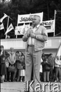 Maj 1989, Gdynia, Polska.
Kandydat do Sejmu Czesław Nowak na wiecu 