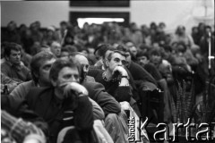 25.01.1990, Gdańsk, Polska.
Lech Wałęsa w Stoczni Gdańskiej. Stoczniowcy słuchają wystąpienia przewodniczącego NSZZ 