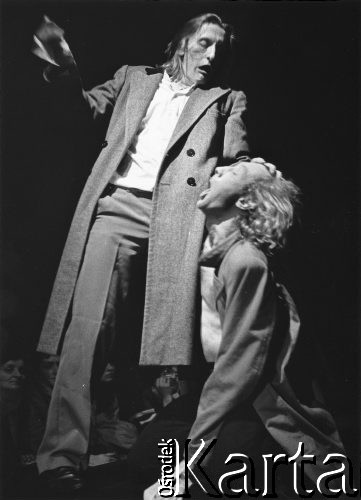 Po 1985, brak miejsca.
Adam Borowski (z lewej) i Tadeusz Janiszewski w spektaklu Teatru Ósmego Dnia 