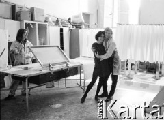 1986, Ferrara, Włochy.
Od lewej Barbara Theobaldt, NN i Tadeusz Janiszewski.
Fot. Joanna Helander, zbiory Ośrodka KARTA