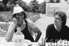 1986, Włochy.
Reżyser Teatru Ósmego Dnia Lech Raczak (z lewej) i włoski fotograf.
Fot. Joanna Helander, zbiory Ośrodka KARTA