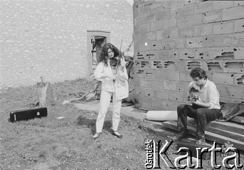 1988, Francja.
Skrzypaczka Katarzyna Klebba i Thomas Bergman w czasie próby.
Fot. Joanna Helander, zbiory Ośrodka KARTA