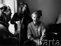 1988, Berlin, Niemcy.
Skrzypaczka Katarzyna Klebba, współtwórczyni muzyki do wielu spektakli Teatru Ósmego Dnia i Toni Knyphausen.
Fot. Joanna Helander, zbiory Ośrodka KARTA