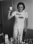 1985, Sztokholm, Szwecja.
Aktor Teatru Ósmego Dnia Tomasz Stachowski w koszulce 