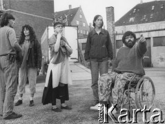 1988, brak miejsca.
Druga z lewej Daria Anfelli, czwarty z lewej Lech Raczak.
Fot. Joanna Helander, zbiory Ośrodka KARTA