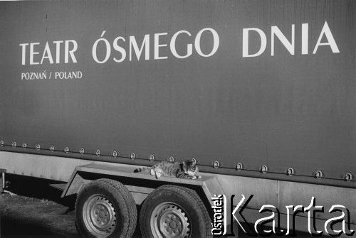 1998, Szwecja.
Ciężarówka transportująca scenografię do spektaklu Teatru Ósmego Dnia.
Fot. Joanna Helander, zbiory Ośrodka KARTA