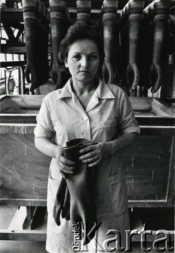 1977, Kraków, Polska.
Pracownica w fabryce gumy.
Fot. Joanna Helander, zbiory Ośrodka KARTA