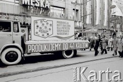 1979, Katowice, woj. katowickie, Polska.
Podchód pierwszomajowy.
Fot. Joanna Helander, zbiory Ośrodka KARTA