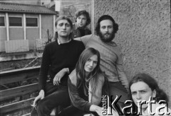 1979, brak miejsca.
Z lewej Adam Borowski, na dole fotografka Joanna Helander i Marcin Kęszycki.
Fot. Bo Persson, zbiory Ośrodka KARTA