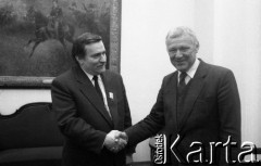 1990, Warszawa, Polska.
Spotkanie Lecha Wałęsy z Mieczysławem Rakowskim w Sejmie.
Fot. Anna Pietuszko, zbiory Ośrodka KARTA
