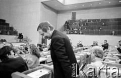 1990, Wilno, Litwa.
Janusz Onyszkiewicz w parlamencie litewskim.
Fot. Anna Pietuszko, zbiory Ośrodka KARTA