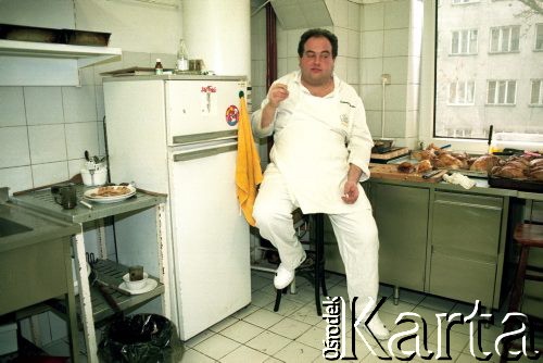 1995, Warszawa, Polska.
Maciej Kuroń w kuchni.
Fot. Anna Pietuszko, zbiory Ośrodka KARTA