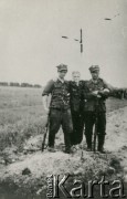 Czerwiec 1944, Wileńszczyzna.
Żołnierze 5 drużyny 1 plutonu 4 kompanii 6 Wileńskiej Samodzielnej Brygady Partyzanckiej Armii Krajowej. Rannego udaje 