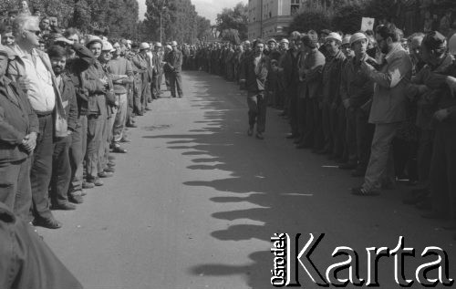 Sierpień 1980, Gdańsk, Polska.
Strajk okupacyjny w Stoczni Gdańskiej im. Lenina. Strajkujący na terenie stoczni.
Fot. Zbigniew Trybek, zbiory Ośrodka KARTA

