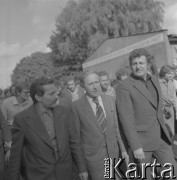 Sierpień 1980, Gdańsk, Polska.
Strajk okupacyjny w Stoczni Gdańskiej im. Lenina. Z przodu (od lewej): Lech Wałęsa, wojewoda gdański Jerzy Kołodziejski oraz dyrektor stoczni Klemens Gniech. 
Fot. Zbigniew Trybek, zbiory Ośrodka KARTA

