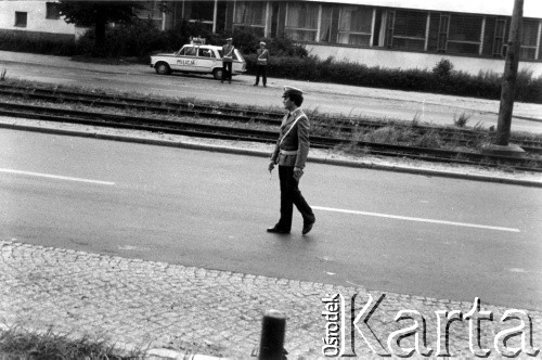 Sierpień 1980, Gdańsk, Polska.
Strajk okupacyjny w Stoczni Gdańskiej im. Lenina. Patrole milicyjne na ulicach miasta.
Fot. Stanisław Składanowski, zbiory Ośrodka KARTA