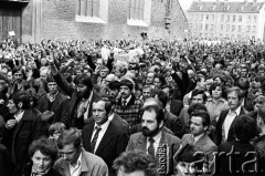 1.05.1982, Gdańsk, Polska.
Stan wojenny. Niezależna demonstracja.
Fot. Stanisław Składanowski, zbiory Ośrodka KARTA
