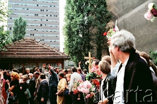 Sierpień 1988, Gdańsk, Polska.
Regionalna Komisja Koordynacyjna NSZZ „Solidarność” wezwała do rozpoczęcia strajku w całym Regionie Gdańskim. 