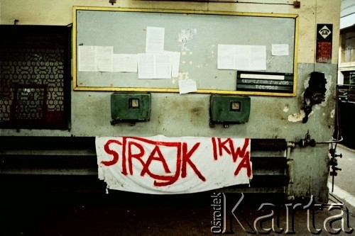 Sierpień 1988, Gdańsk, Polska.
Regionalna Komisja Koordynacyjna NSZZ „Solidarność” wezwała do rozpoczęcia strajku w całym Regionie Gdańskim. 