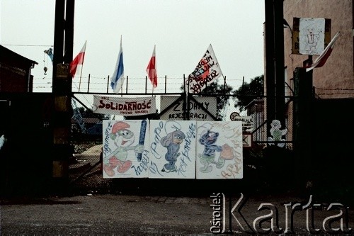 Sierpień 1988, Gdańsk, Polska.
Regionalna Komisja Koordynacyjna NSZZ „Solidarność” wezwała do rozpoczęcia strajku w całym Regionie Gdańskim. 