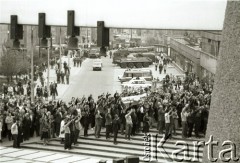 1.05.1984, Kraków, Polska.

Demonstracja przy kościele Arka Pana.

Fot. Jerzy Szot, zbiory Ośrodka KARTA